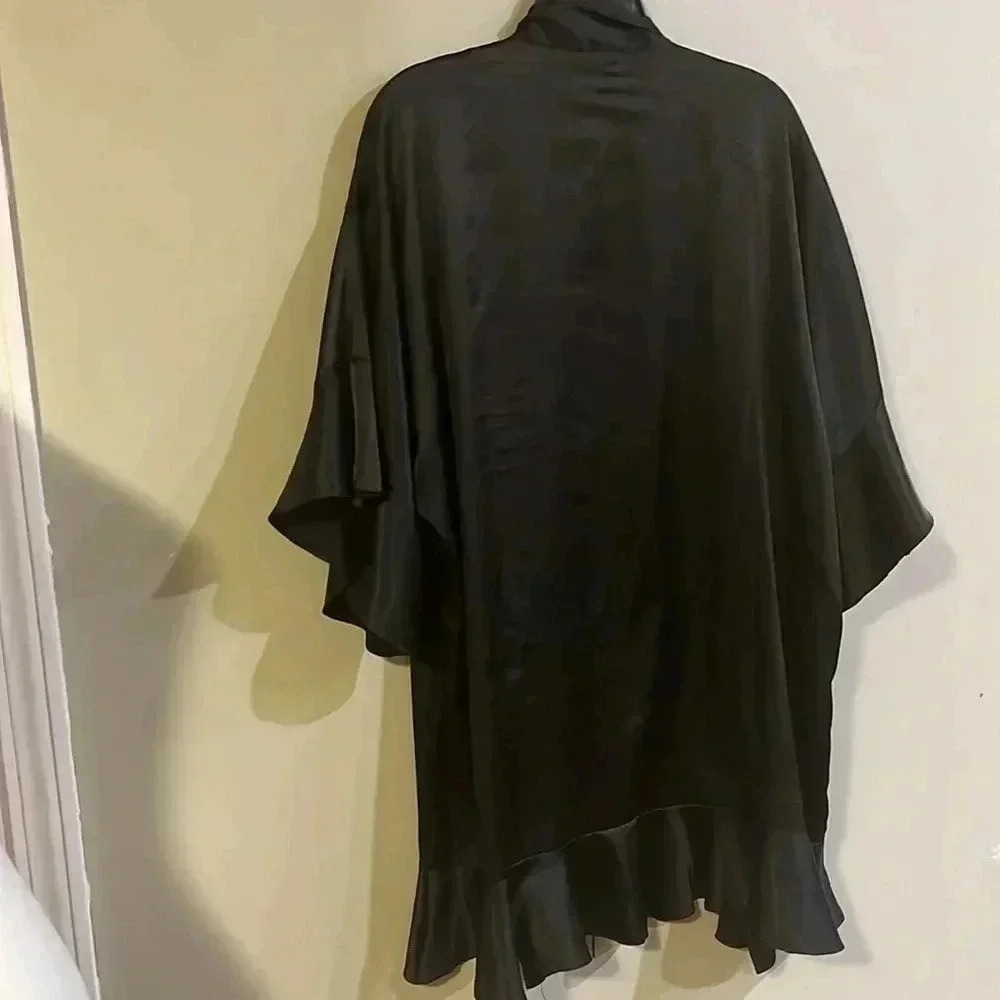 ❤️2/$30❤️[XS]Victoria  Secret Knee Length Vintage Black Satin Robe - Picture 8 of 8